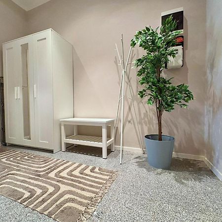 Spacious And Near Metro I Close To Parks I Akh Viena Exterior foto