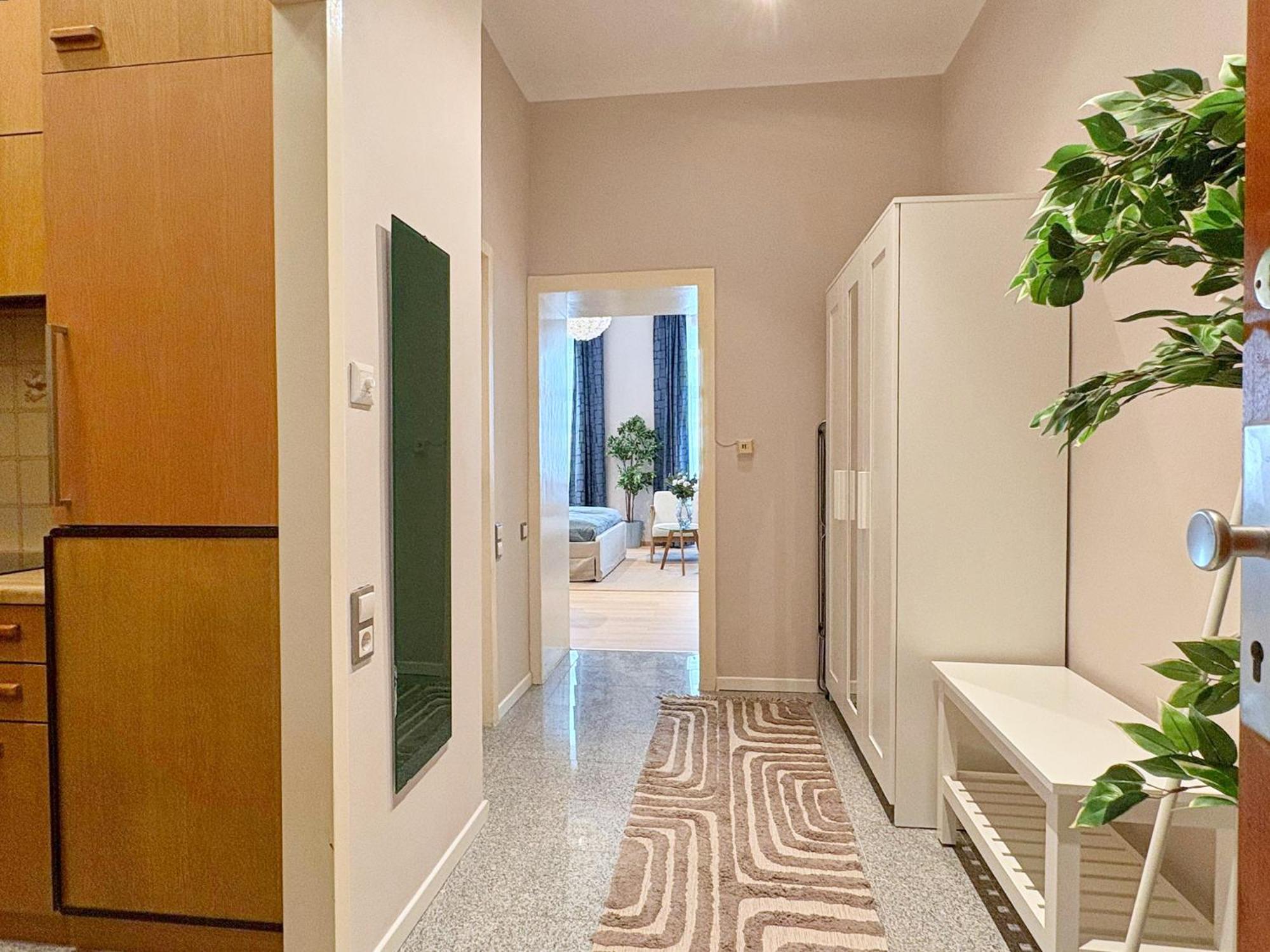Spacious And Near Metro I Close To Parks I Akh Viena Exterior foto