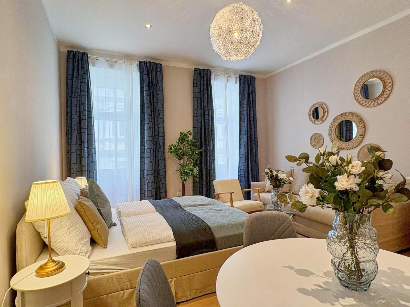 Spacious And Near Metro I Close To Parks I Akh Viena Exterior foto