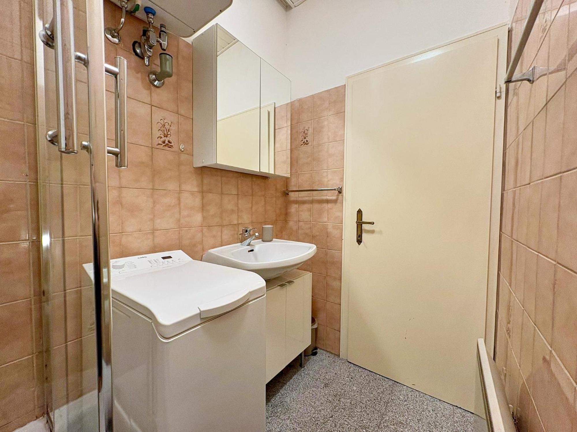 Spacious And Near Metro I Close To Parks I Akh Viena Exterior foto